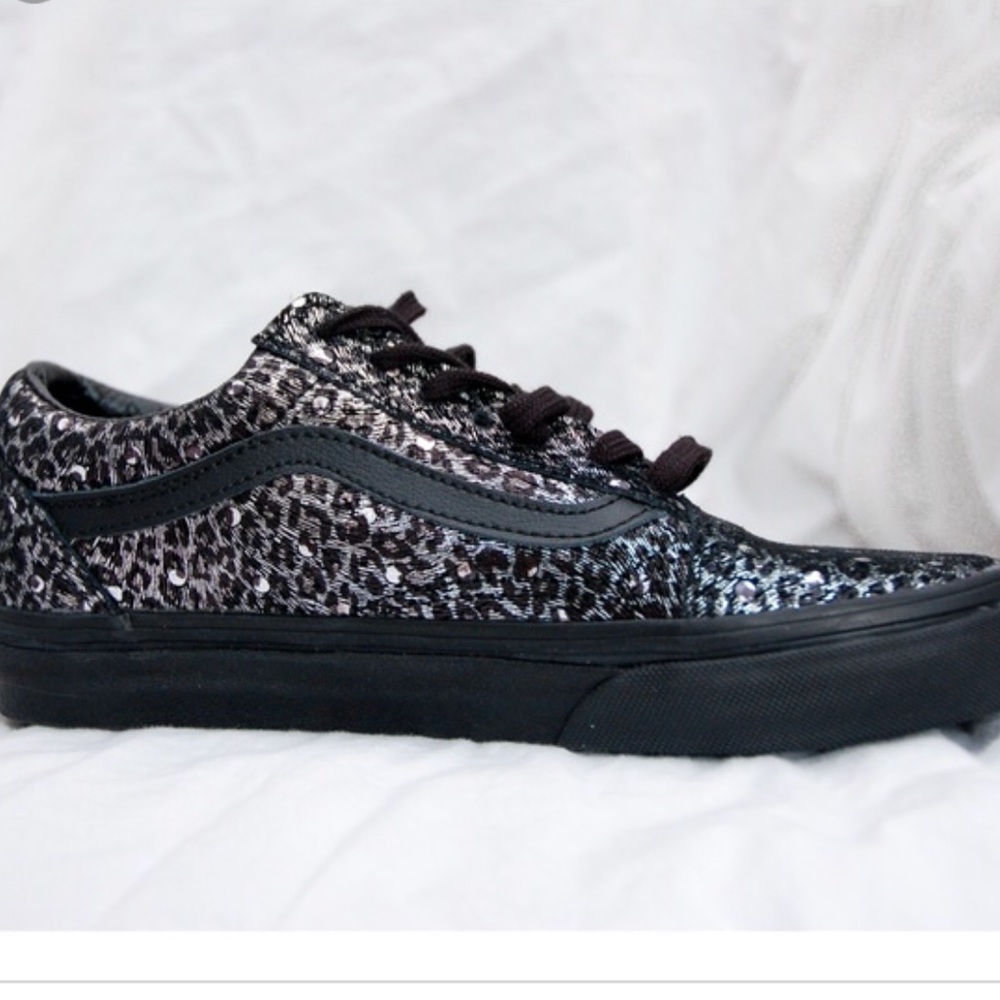 NEW Black&Silver Cheetah Print VANS size 8!!